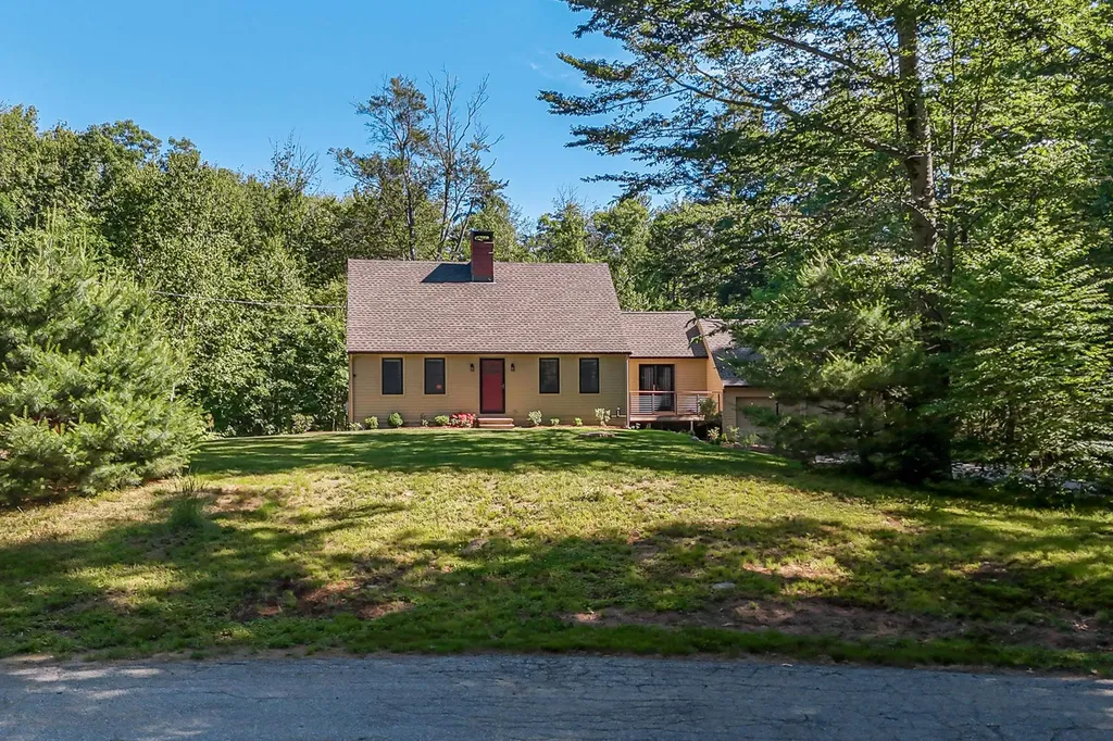 11 Ridgewood Drive Kingston NH 03848