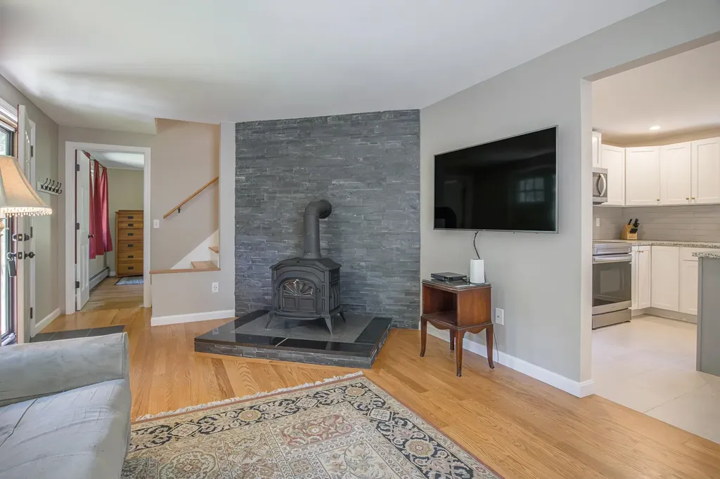 11 Ridgewood Drive Kingston NH 03848