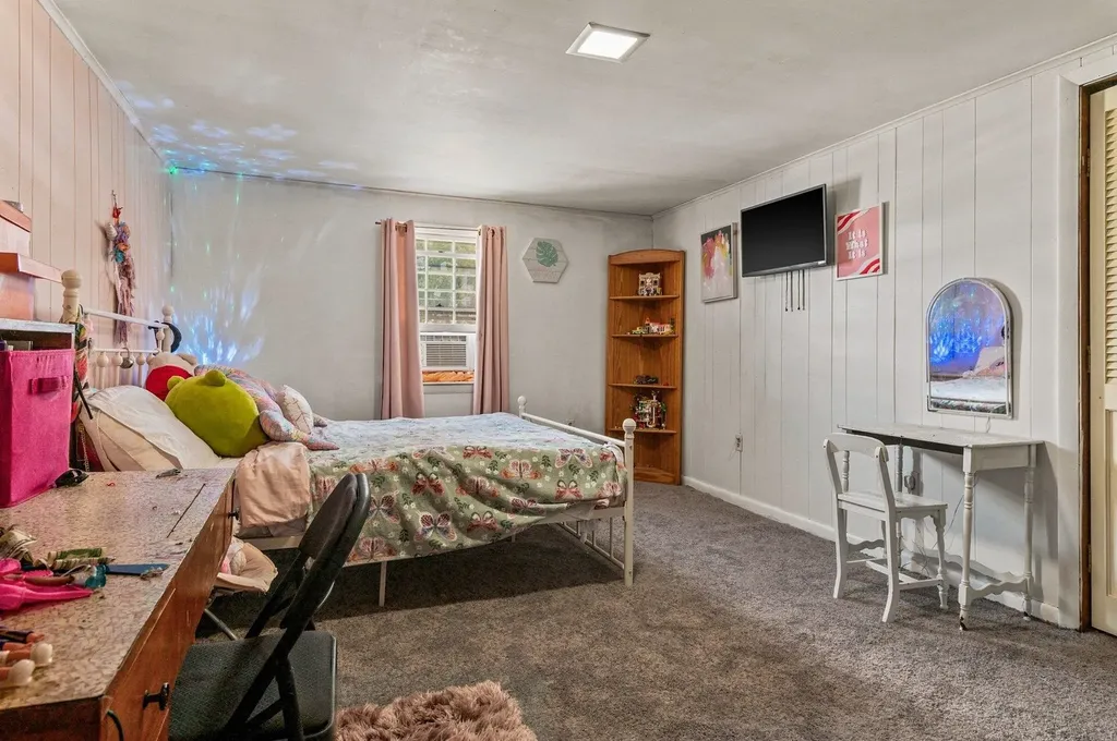89 Saint James Avenue Milton NH 03851
