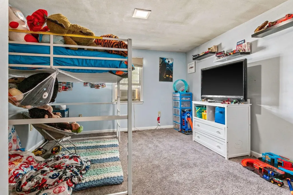89 Saint James Avenue Milton NH 03851