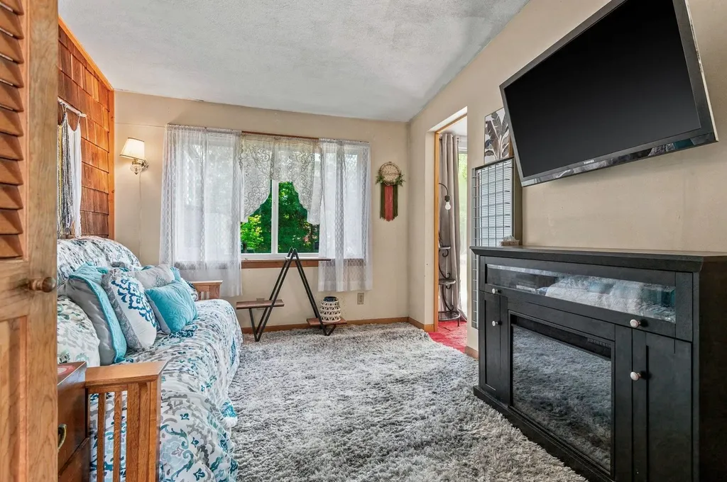 89 Saint James Avenue Milton NH 03851