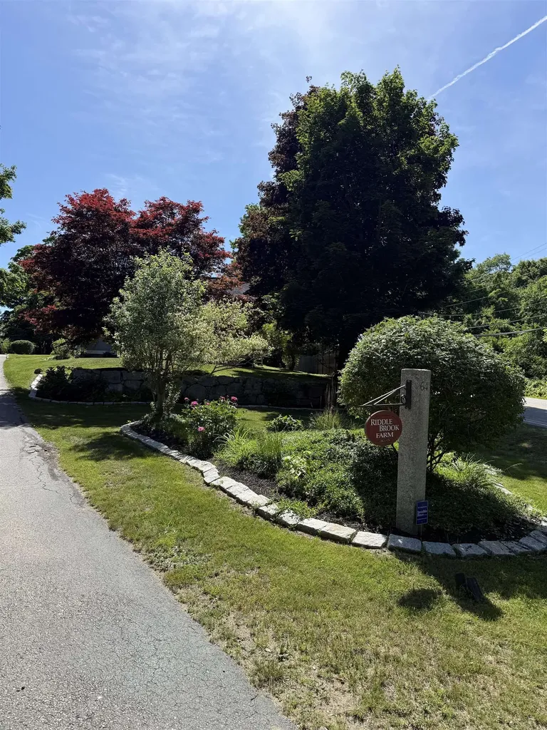 64 N Amherst Road Bedford NH 03110