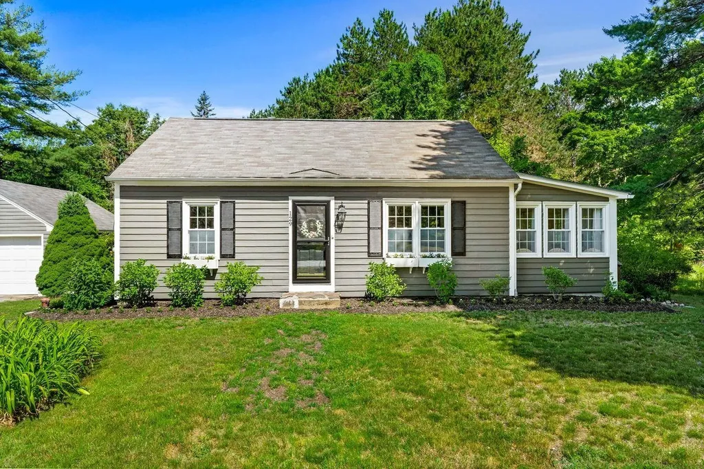 129 Bedford Center Road Bedford NH 03110