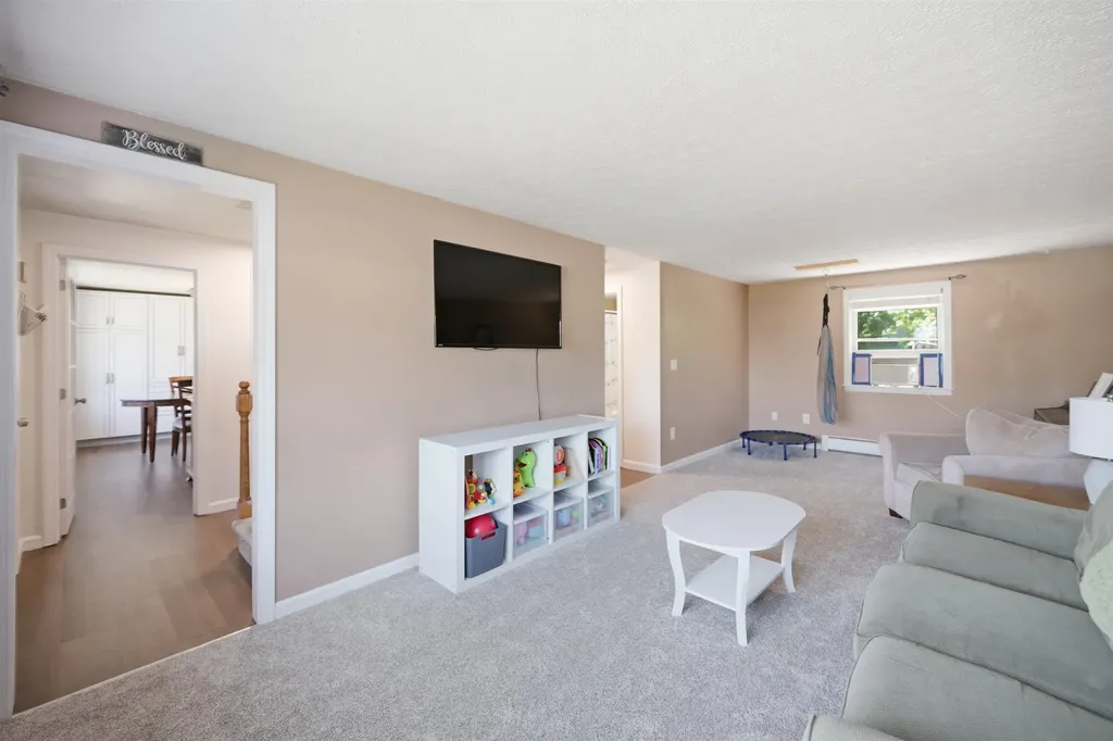 235 Patricia Lane Manchester NH 03104