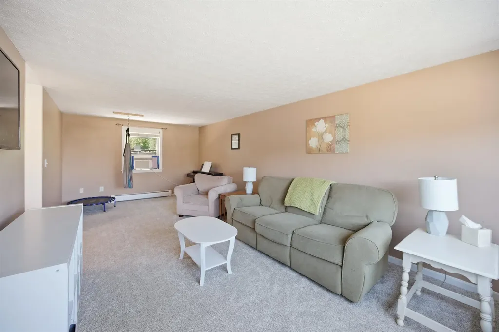 235 Patricia Lane Manchester NH 03104