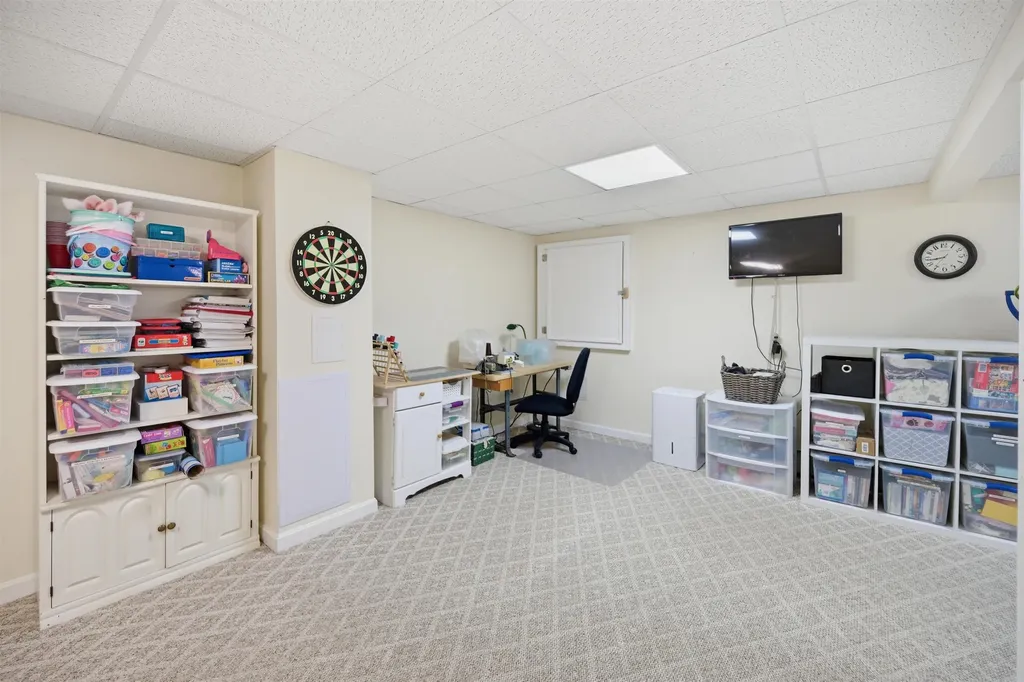 235 Patricia Lane Manchester NH 03104