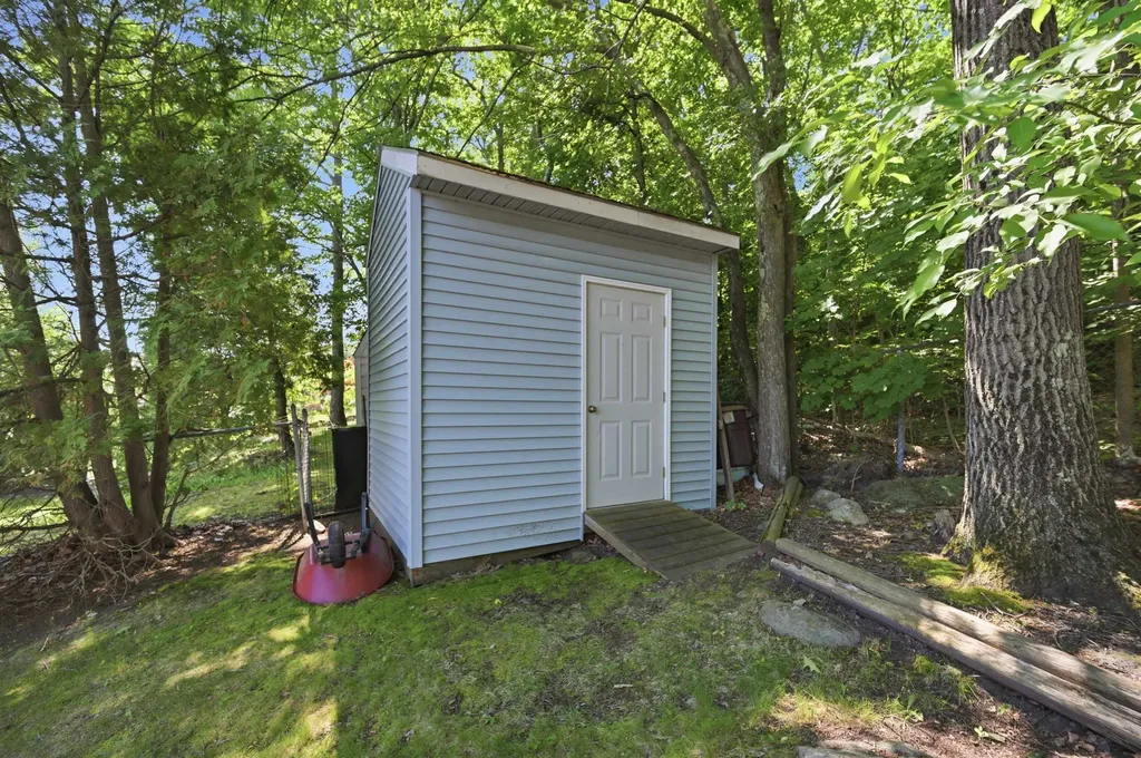 235 Patricia Lane Manchester NH 03104