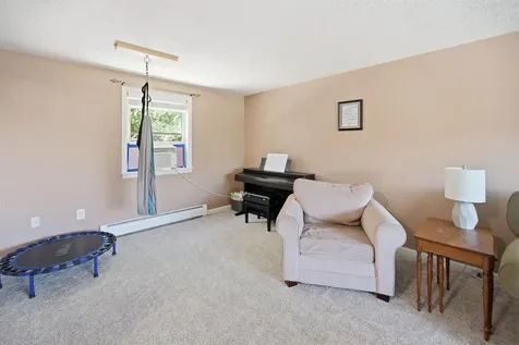 235 Patricia Lane Manchester NH 03104