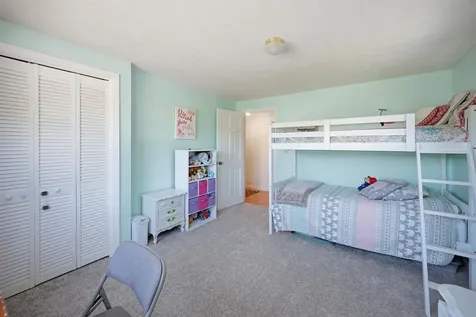 235 Patricia Lane Manchester NH 03104