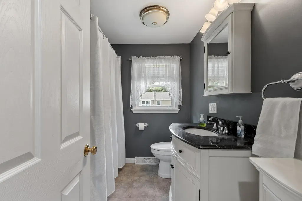 13 Asbury Street Salem NH 03079