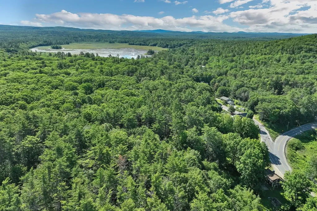 365 Middle Road Tuftonboro NH 03816