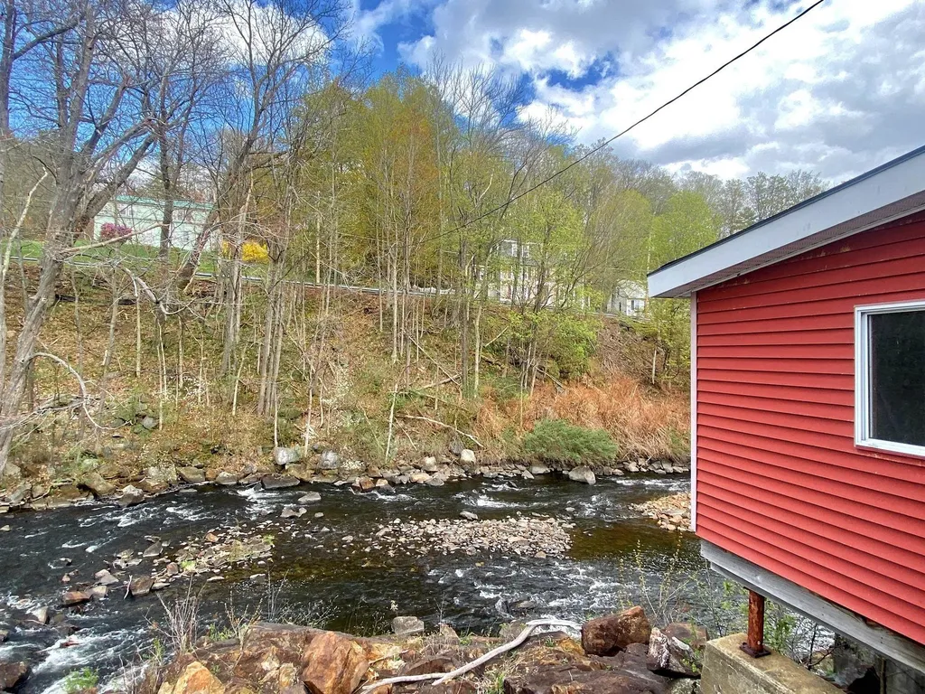 22 Main Street Ashland NH 03217