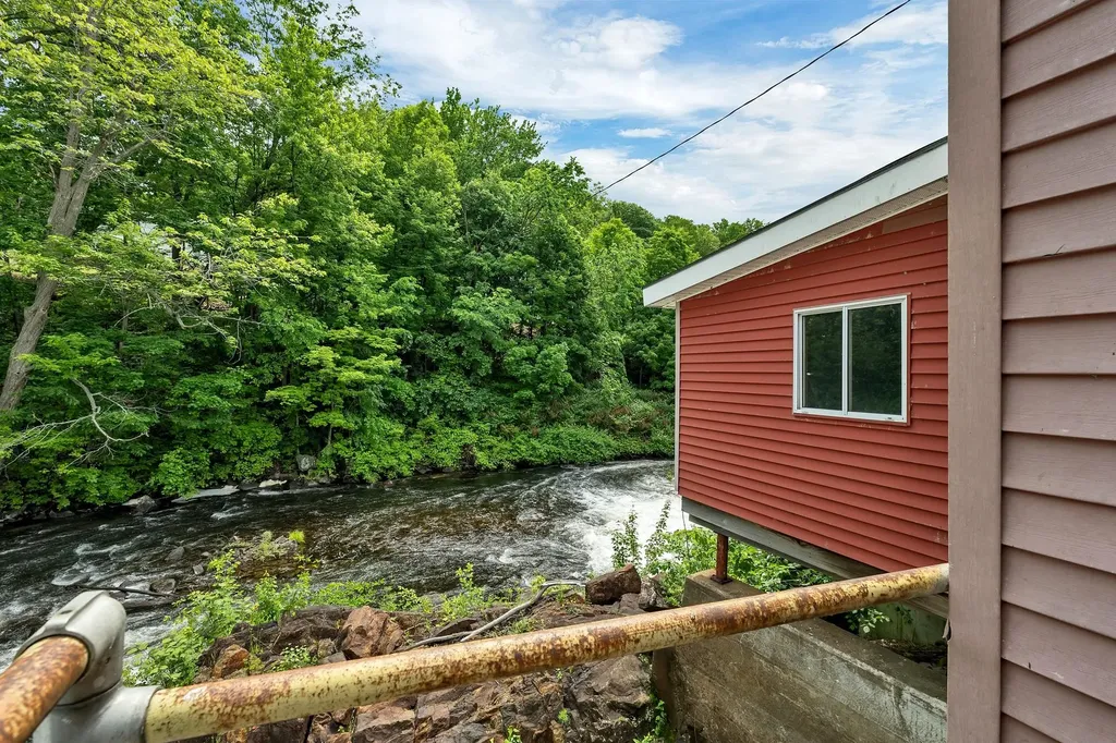 22 Main Street Ashland NH 03217