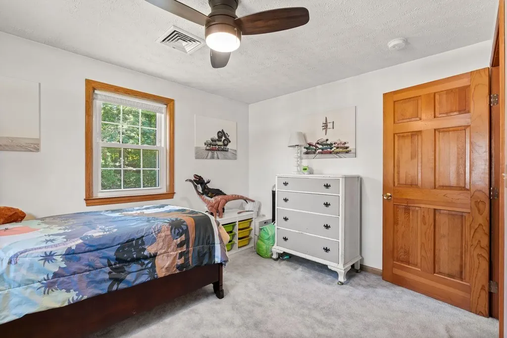 19 Yarmouth Drive Nashua NH 03062