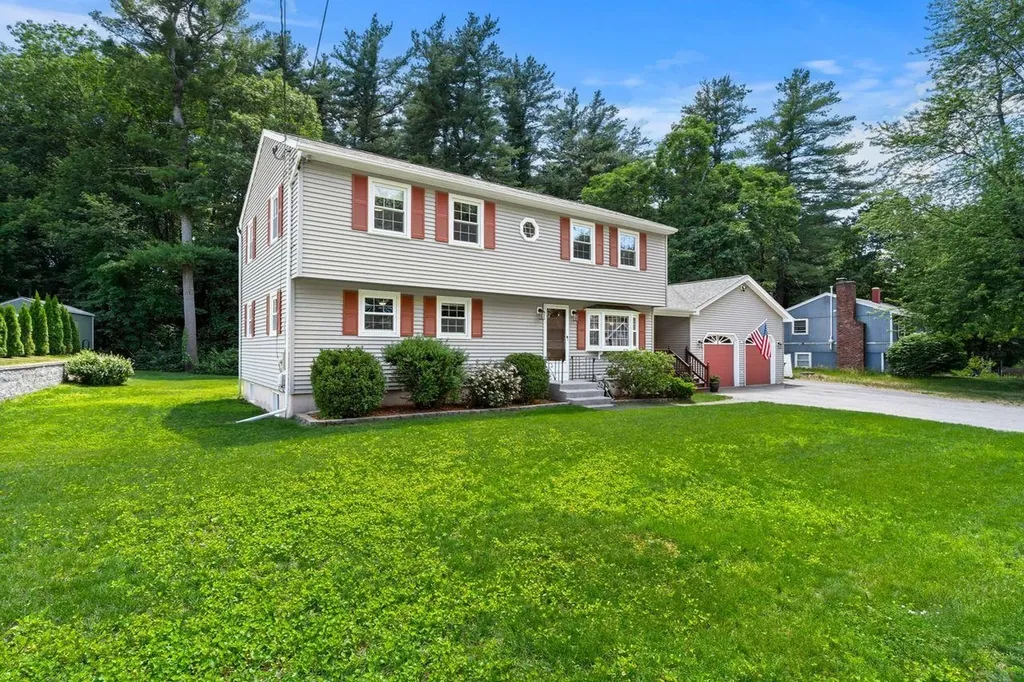 19 Yarmouth Drive Nashua NH 03062