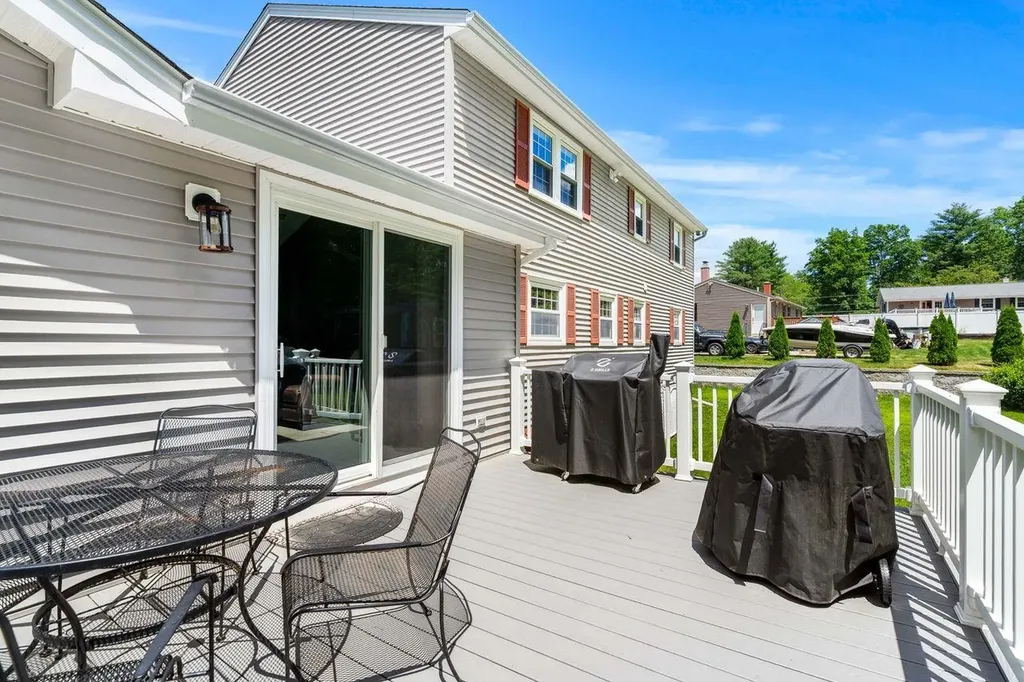 19 Yarmouth Drive Nashua NH 03062
