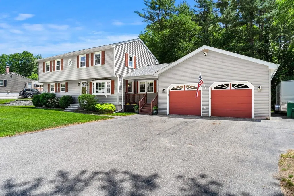 19 Yarmouth Drive Nashua NH 03062