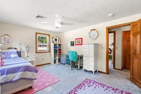 19 Yarmouth Drive Nashua NH 03062