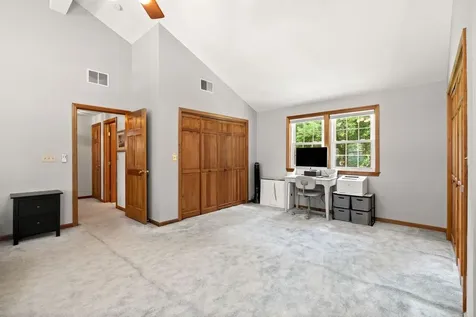19 Yarmouth Drive Nashua NH 03062