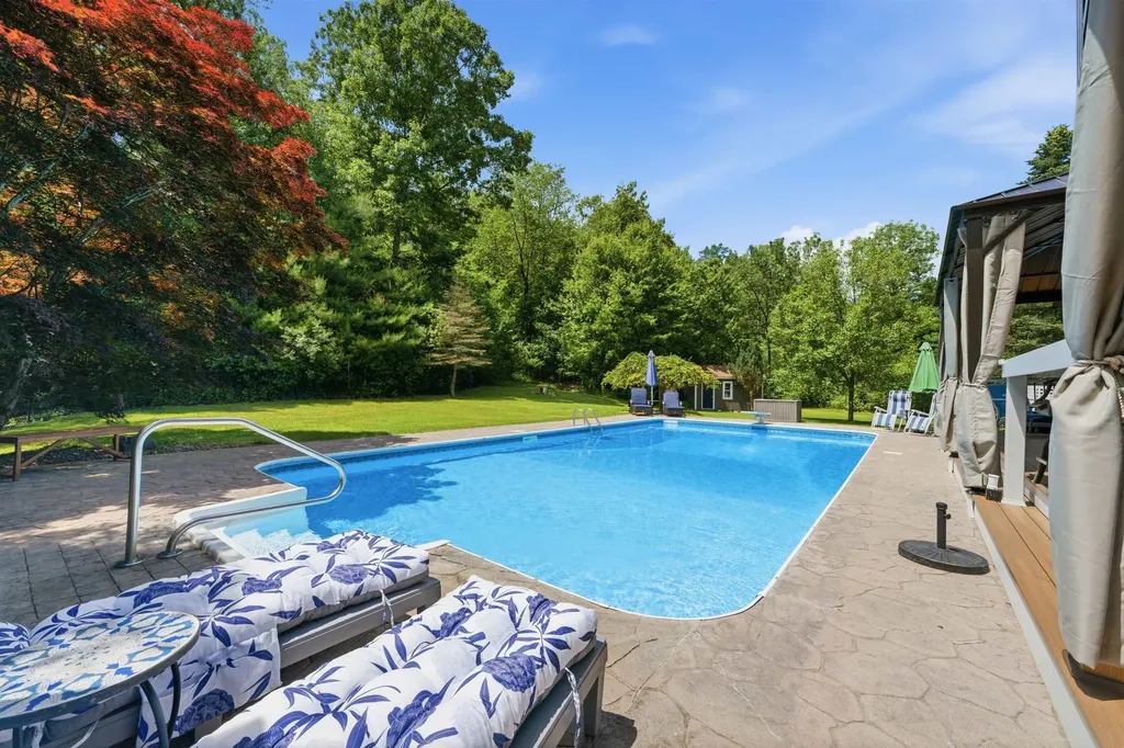 60 Stanley Brook Drive Salem NH 03079