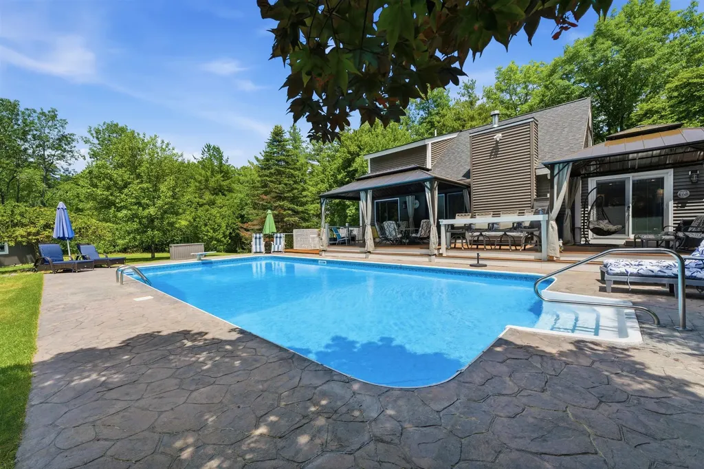 60 Stanley Brook Drive Salem NH 03079