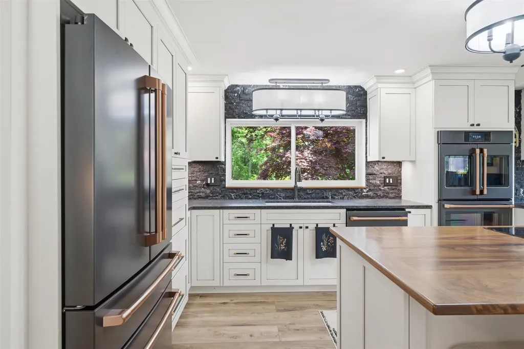 60 Stanley Brook Drive Salem NH 03079