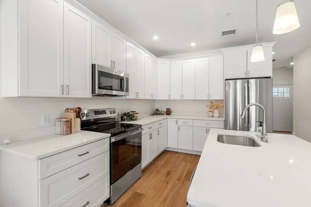 11 Suffolk Drive Concord NH 03303