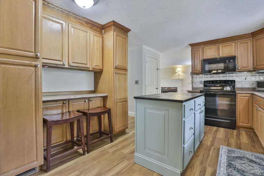 4 Spindlewick Drive Nashua NH 03062