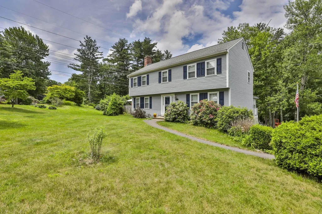4 Spindlewick Drive Nashua NH 03062