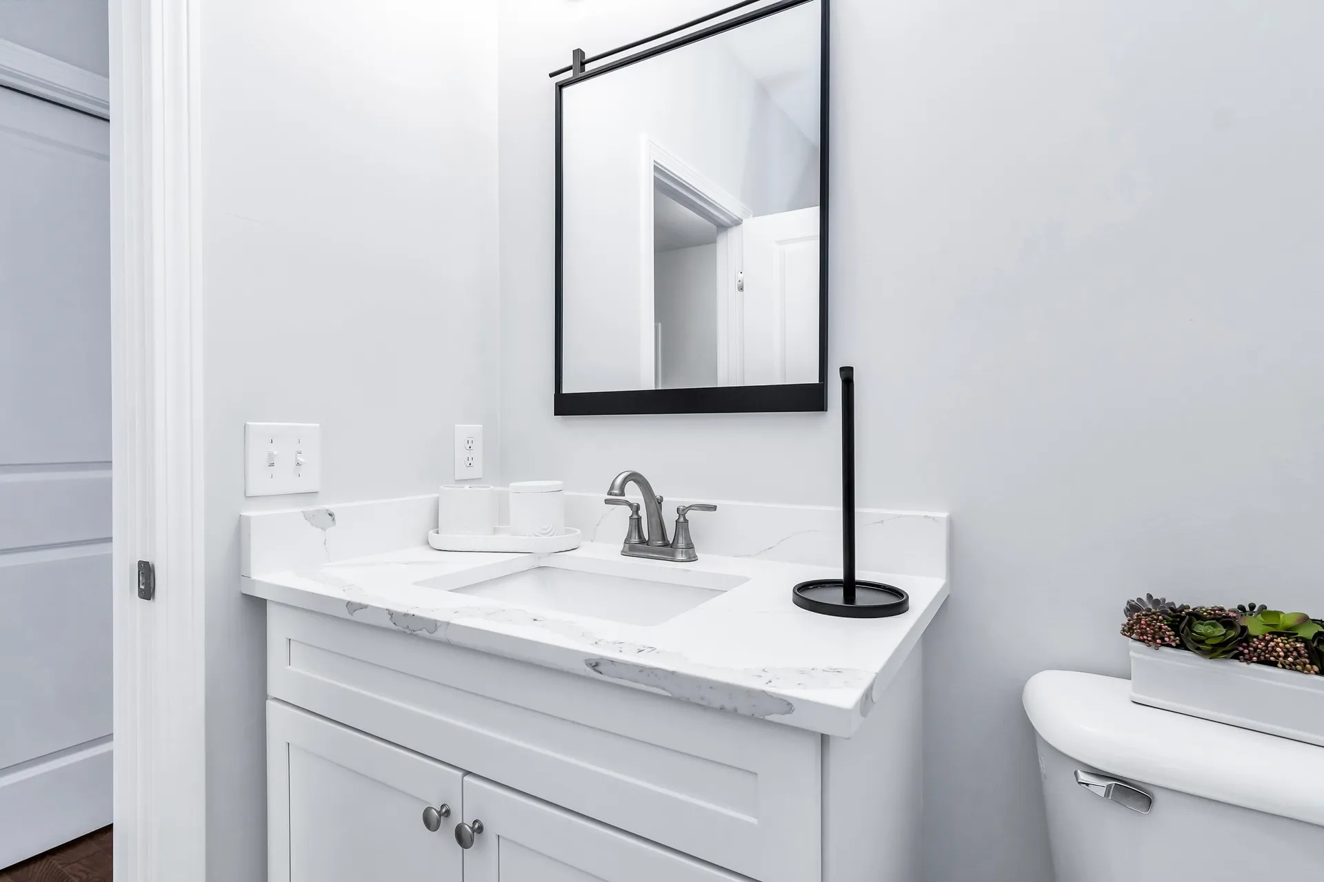 9 Venus Way Pelham NH 03076