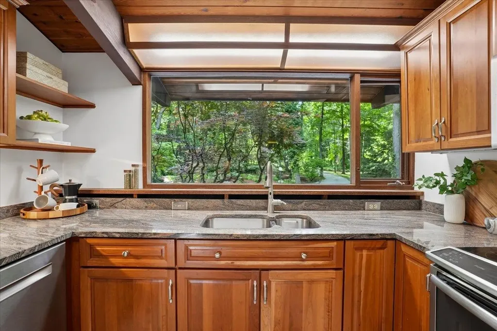 34 Van Dyke Road Hollis NH 03049