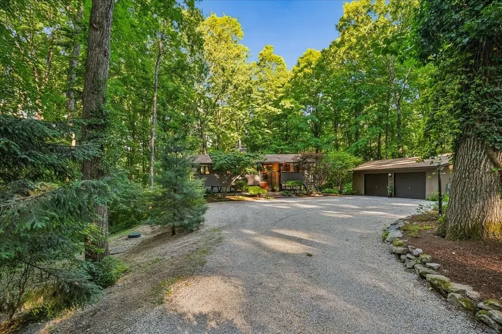 34 Van Dyke Road Hollis NH 03049