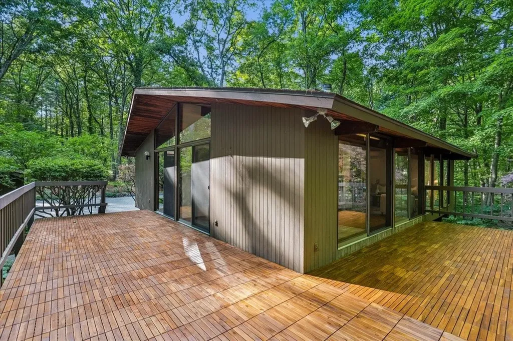 34 Van Dyke Road Hollis NH 03049