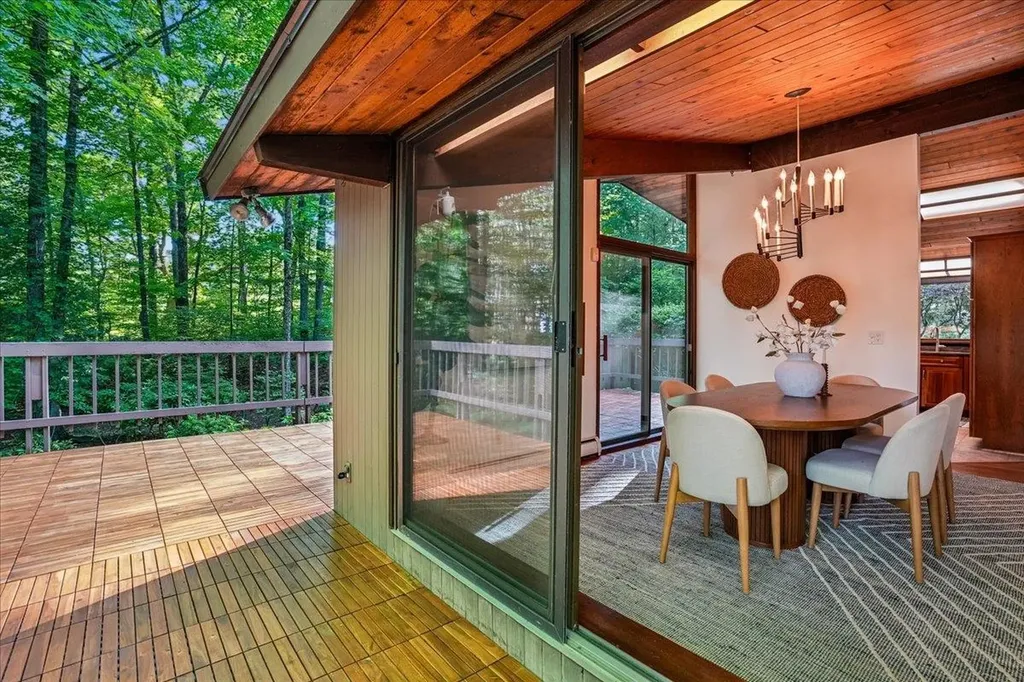 34 Van Dyke Road Hollis NH 03049