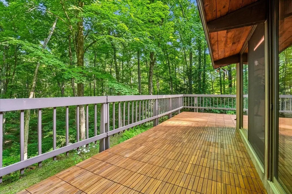 34 Van Dyke Road Hollis NH 03049