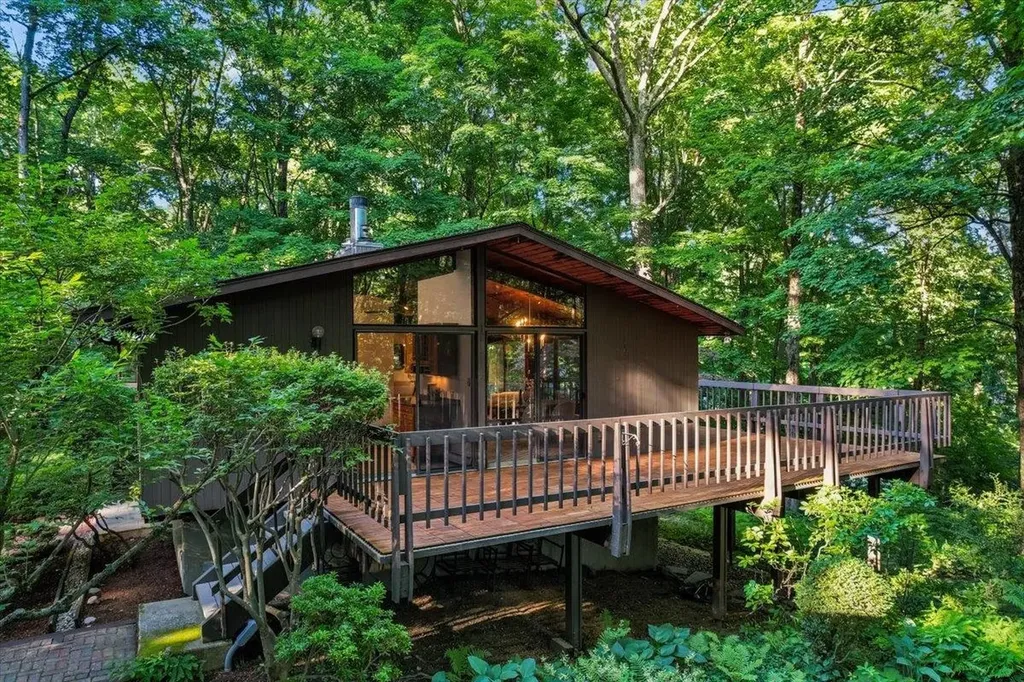 34 Van Dyke Road Hollis NH 03049