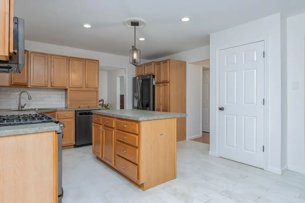 17 Jessica Drive Merrimack NH 03054