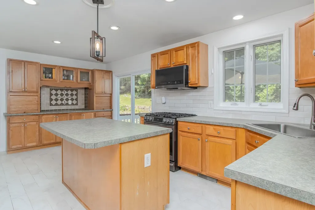 17 Jessica Drive Merrimack NH 03054