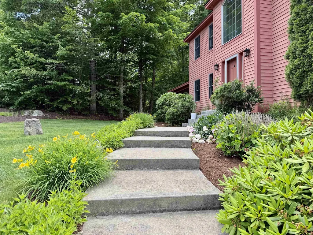 40 Lakewood Drive Alton NH 03810
