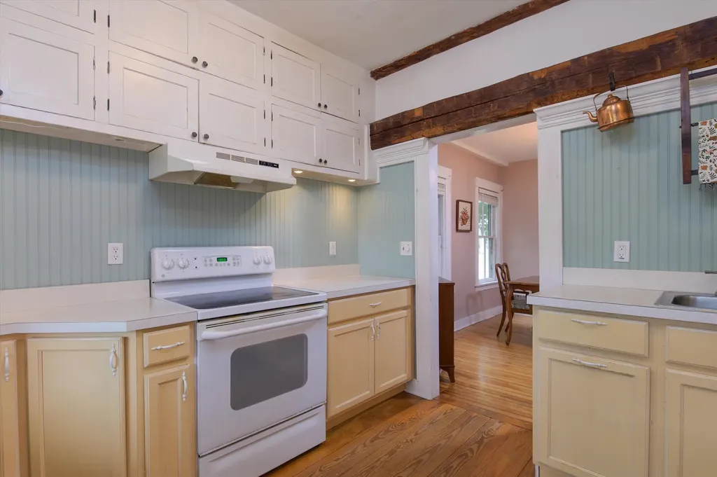 81 Main Street Chester VT 05143