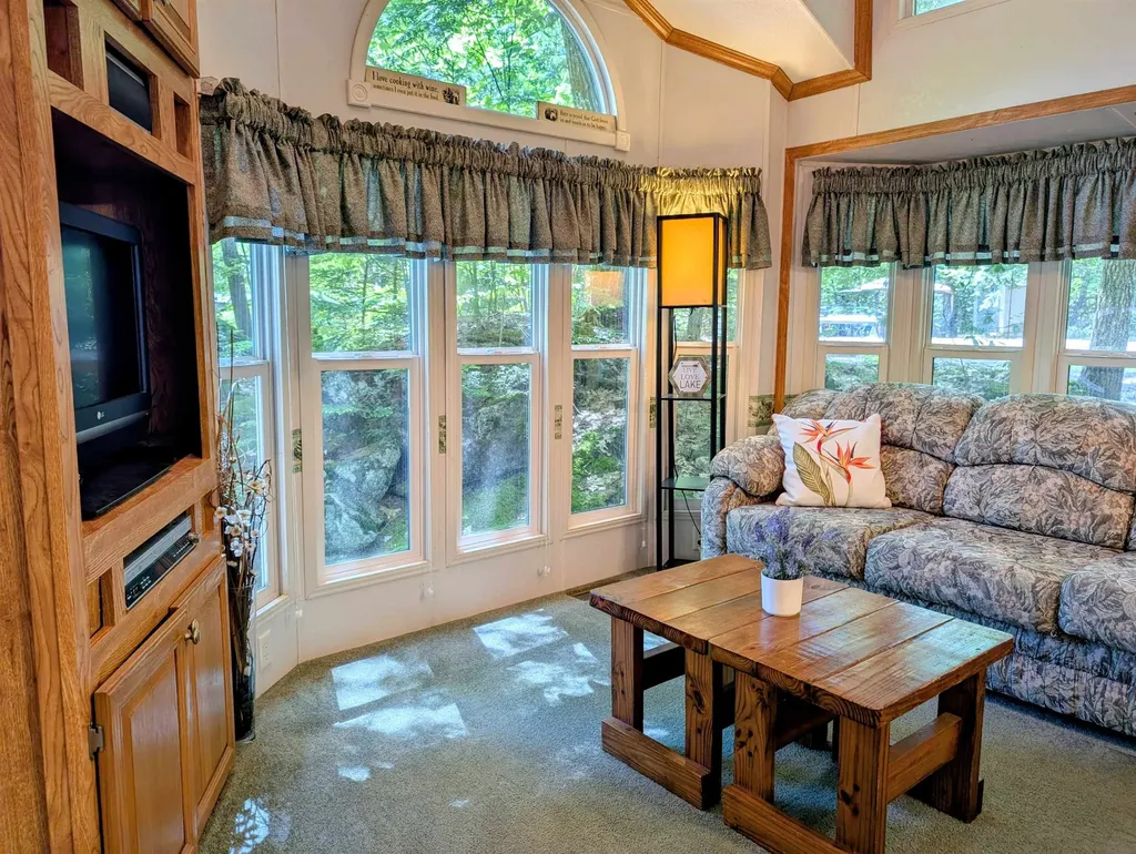 47 Overlook Road Holderness NH 03245