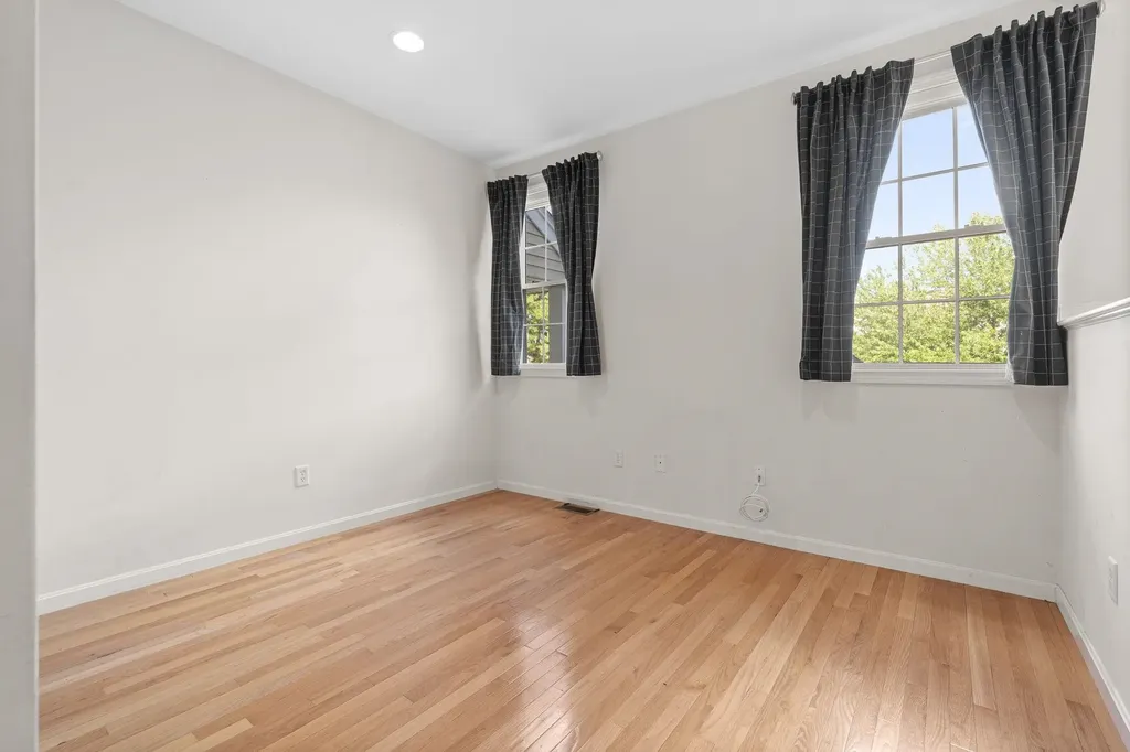16 Edward Circle Bedford NH 03110