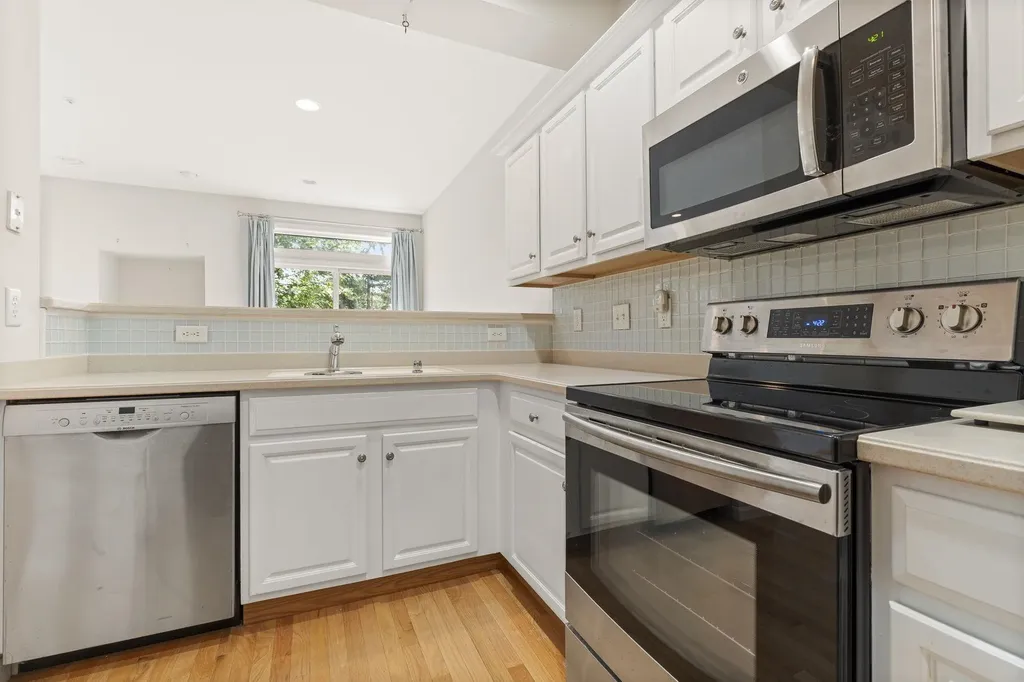 16 Edward Circle Bedford NH 03110