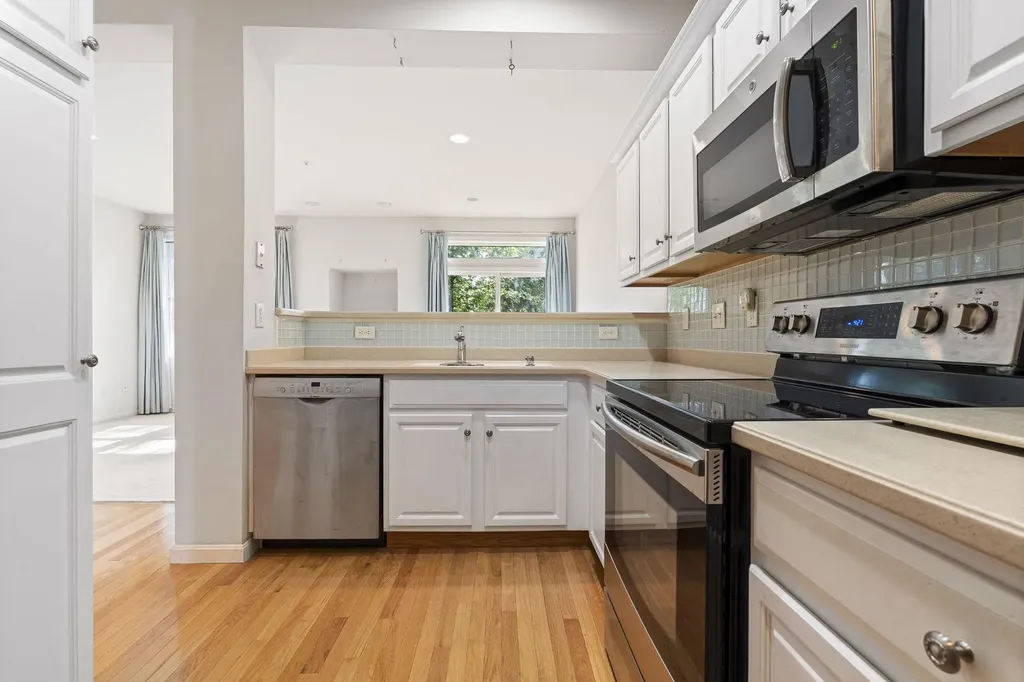 16 Edward Circle Bedford NH 03110