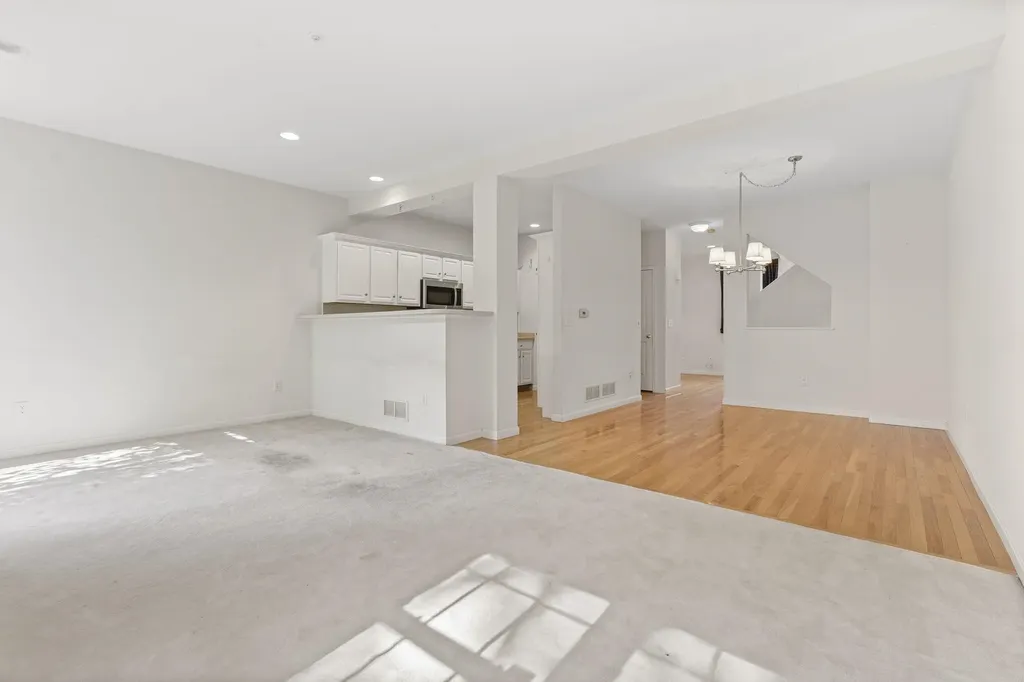 16 Edward Circle Bedford NH 03110