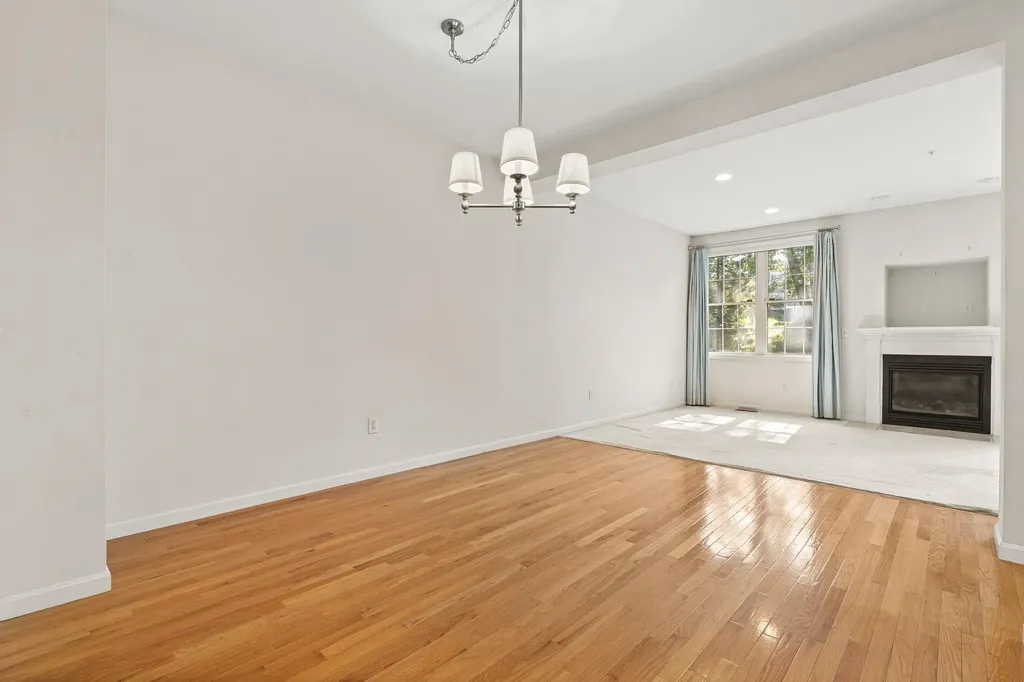 16 Edward Circle Bedford NH 03110
