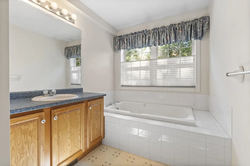 16 Edward Circle Bedford NH 03110