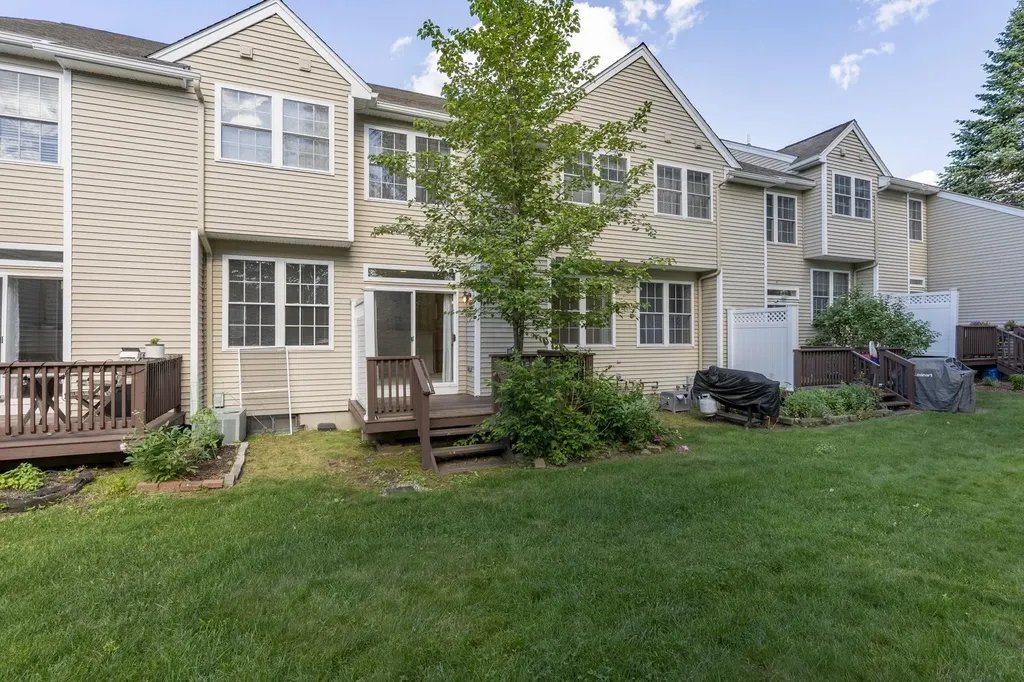 16 Edward Circle Bedford NH 03110