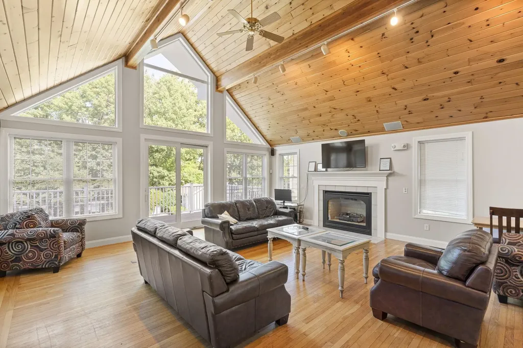 16 Edward Circle Bedford NH 03110