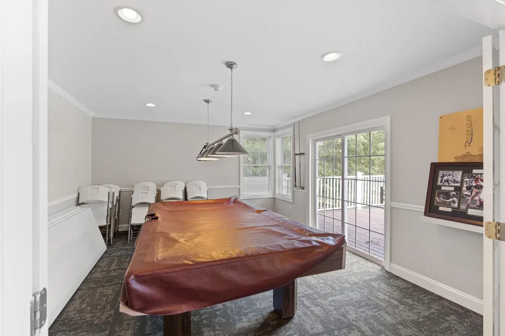 16 Edward Circle Bedford NH 03110